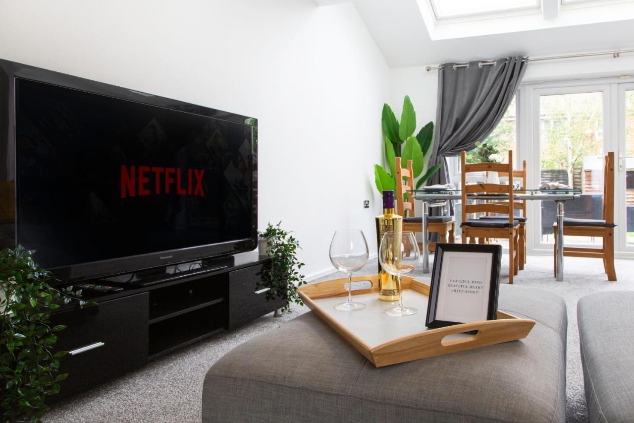 Cozy Townhouse In The Heart Of Greater Manchester Vila Exterior foto